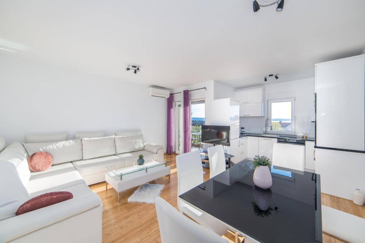 Apartments Crystal Makarska Bagian luar foto