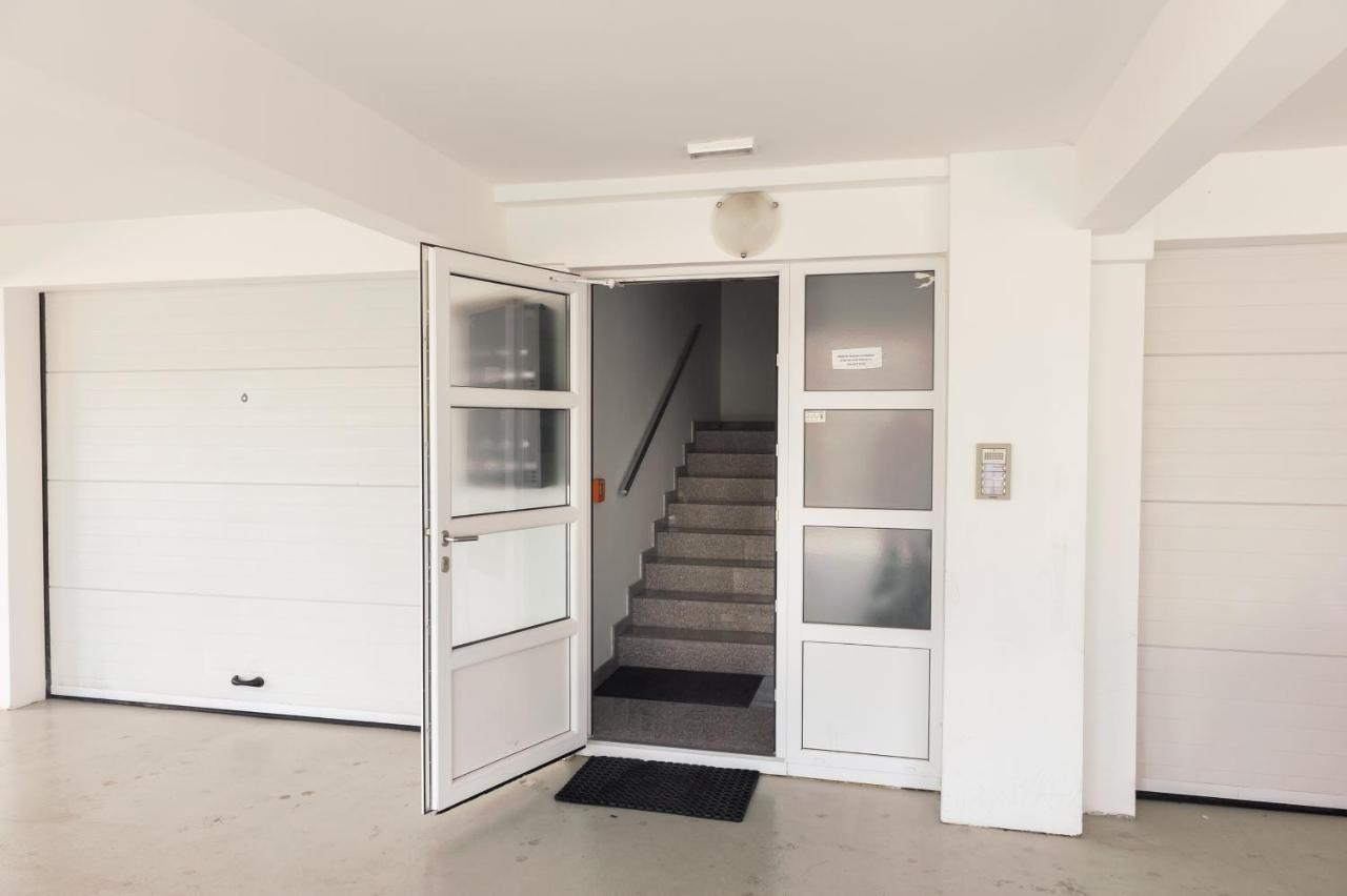 Apartments Crystal Makarska Bagian luar foto